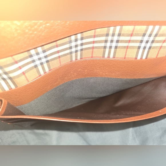 LIKE NEW - Burberry Tan Leather Wallet - Picture 8 of 9